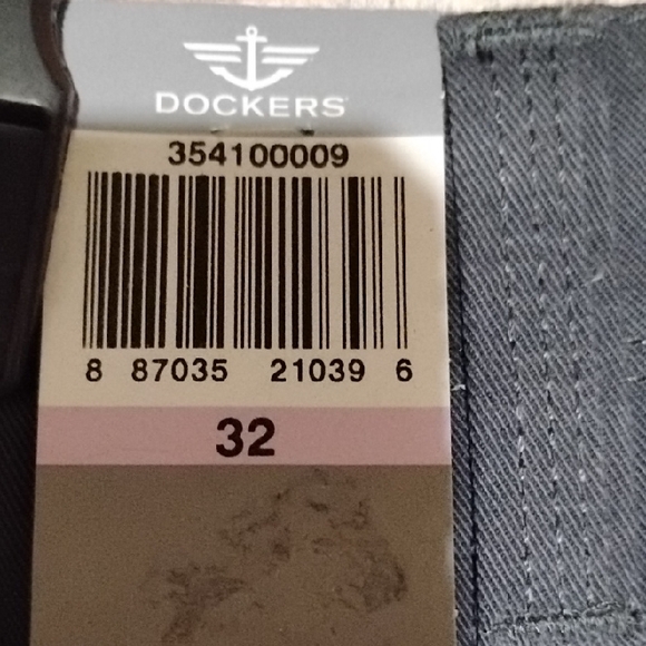 Dockers Pacific Cargo Short  Size 32.  Navy - Picture 6 of 6